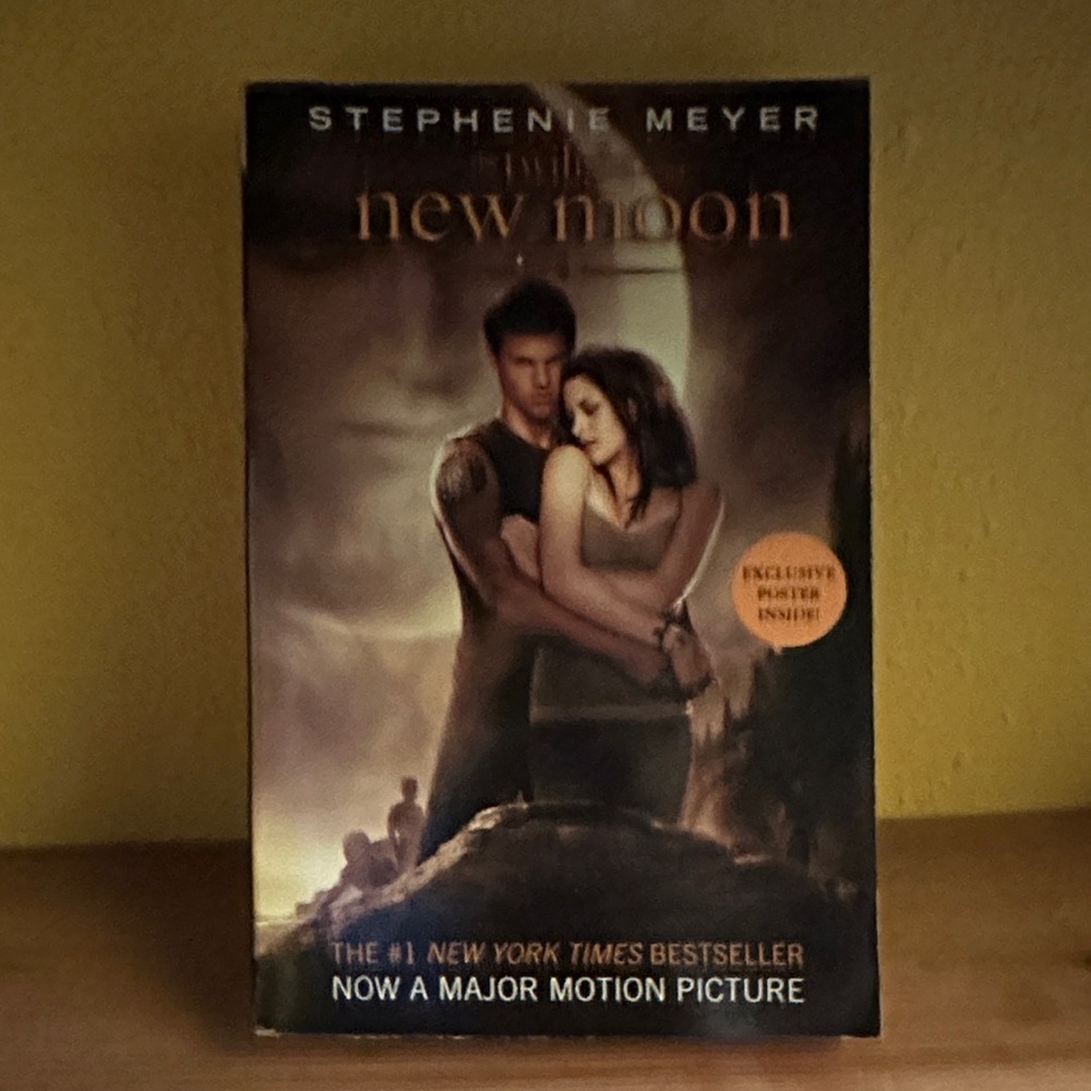 New Moon by Stephenie Meyer Paperback